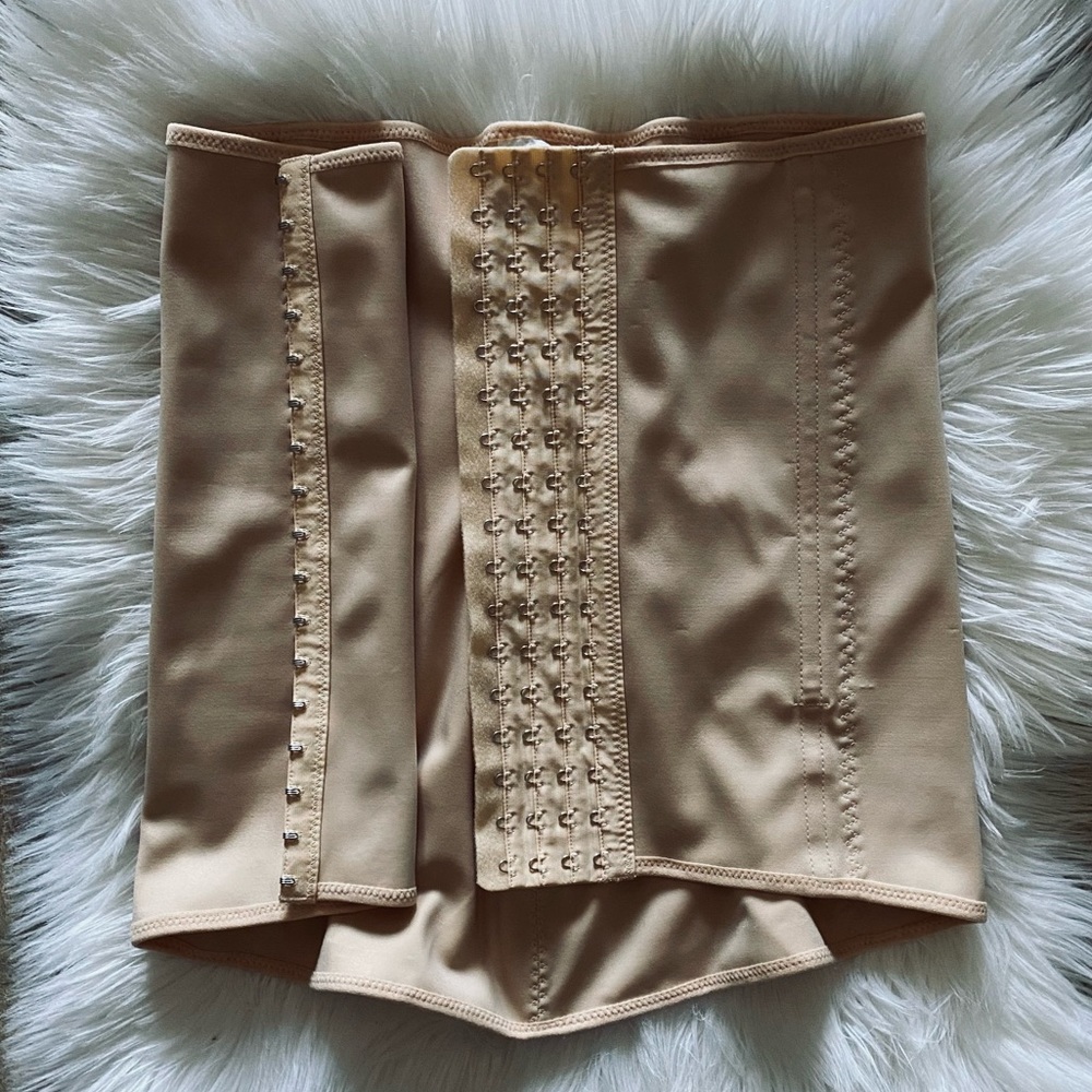 Medium waist trainer